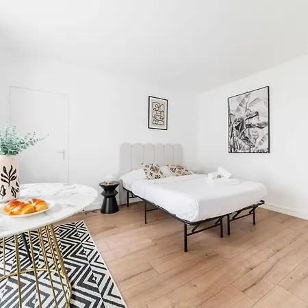 Studio Chaleureux Avec Terrasse - 18 - 2p Apartamento Paris